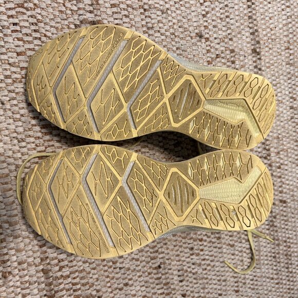 BROOKS LEVITATE RUNNING SHOES, SIZE 7 WOMENS, LIGHTLY USED - Picture 9 of 9